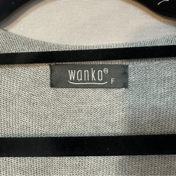 Wanko  Gray Knit Shrug with Beaded V-Neck (S/M) - Picture 4 of 12